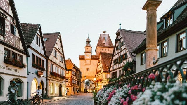 Altstadtgasse im Sonnenlicht
