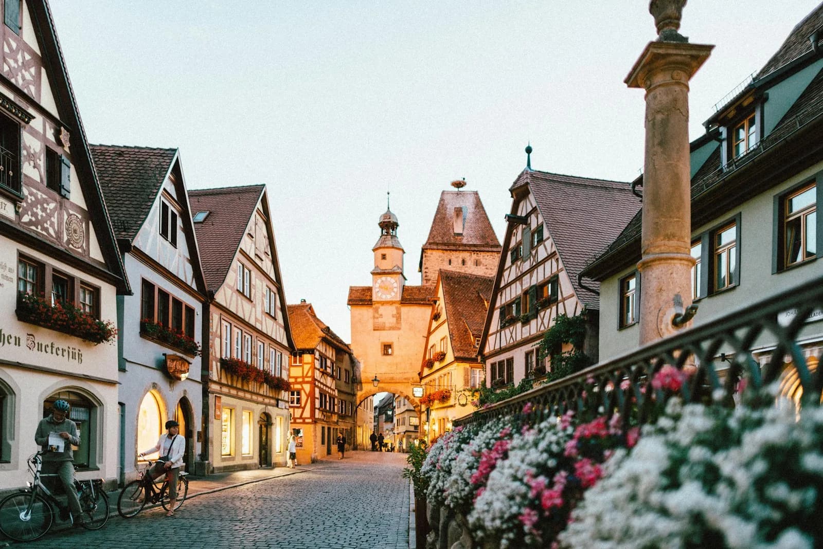 Altstadtgasse im Sonnenlicht